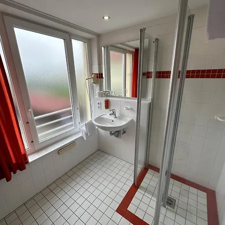 - Neue Post Hotel