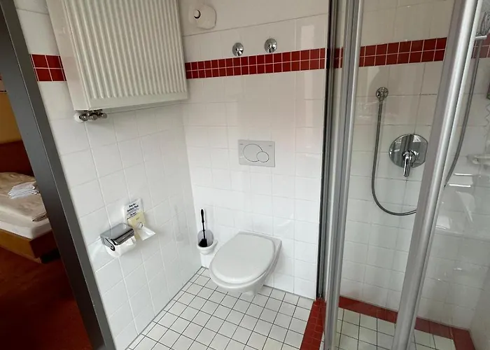 - Neue Post Otel Meitingen